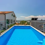 Mit Privatem Pool Und Sauna By Interhome *