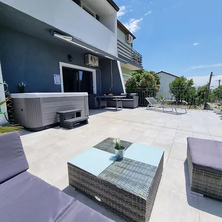 Mit Privatem Pool Und Sauna By Interhome