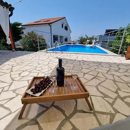 Mit Privatem Pool Und Sauna By Interhome Vakantiehuis