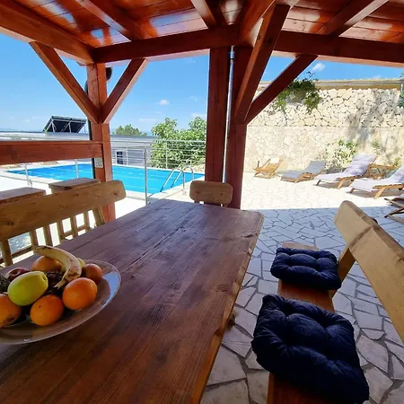 Mit Privatem Pool Und Sauna By Interhome *