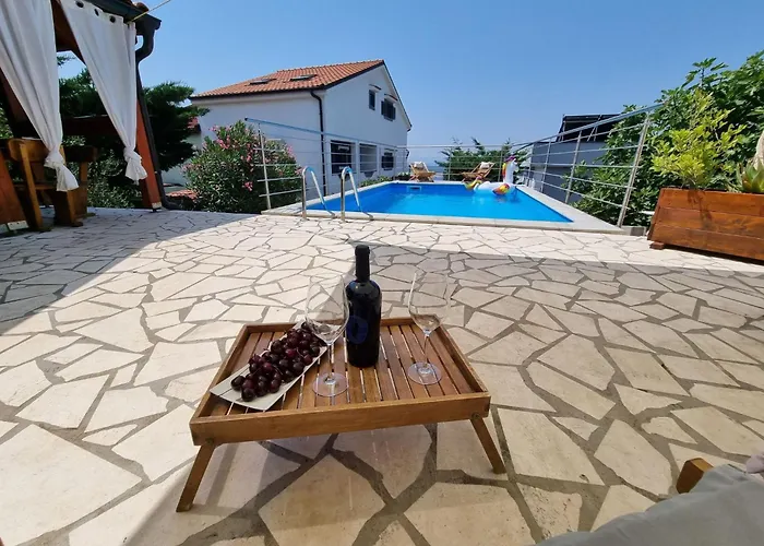 Mit Privatem Pool Und Sauna By Interhome Vakantiehuis