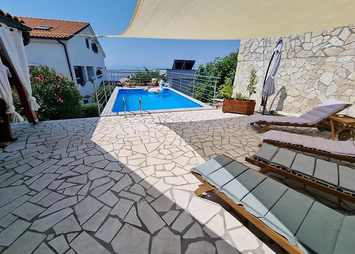 Mit Privatem Pool Und Sauna By Interhome