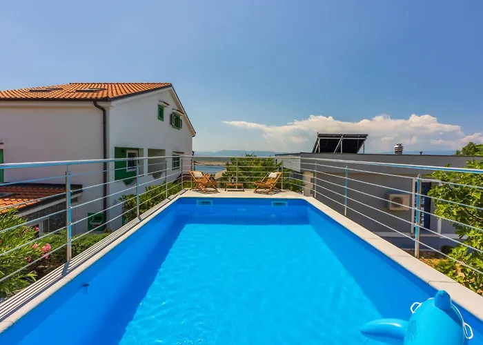 Mit Privatem Pool Und Sauna By Interhome *