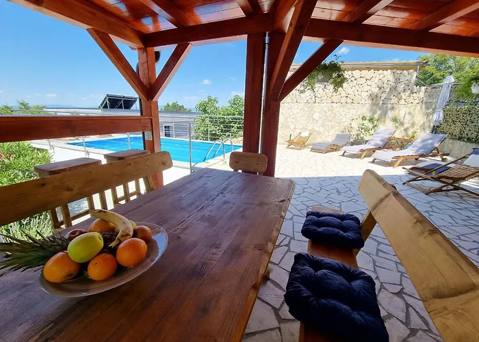 Mit Privatem Pool Und Sauna By Interhome *