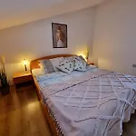 Mit Privatem Pool Und Sauna By Interhome Nyaraló Jadranovo