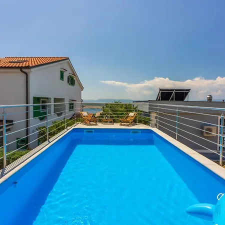 Mit Privatem Pool Und Sauna By Interhome *