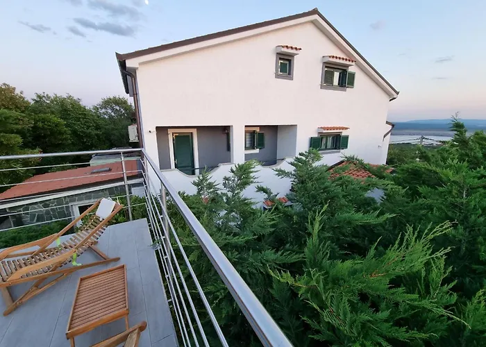 Mit Privatem Pool Und Sauna By Interhome